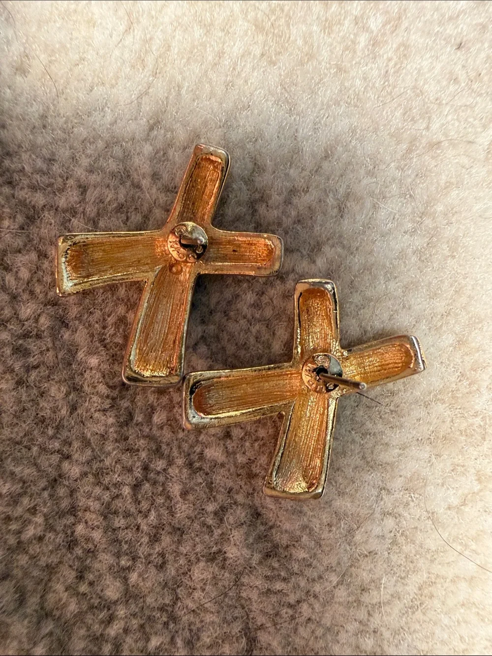 N/A elegant gold